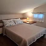 Alina Villa *